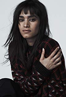 How tall is Sofia Boutella?
